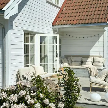 Feriehus With Flower Garden And Veranda On